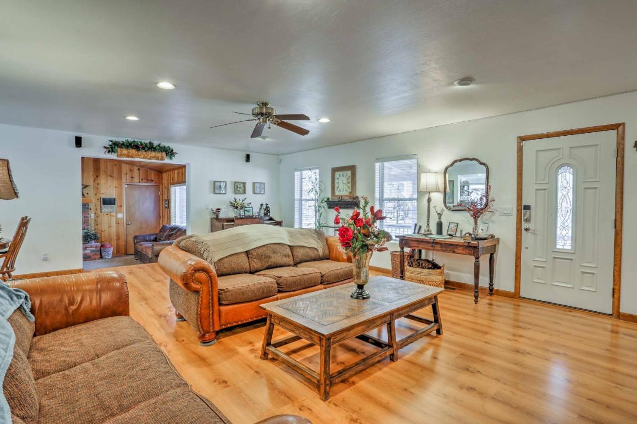 Lakeside Home With Game Room, Yard, Deck And Fireplace Pinetop-Lakeside Εξωτερικό φωτογραφία