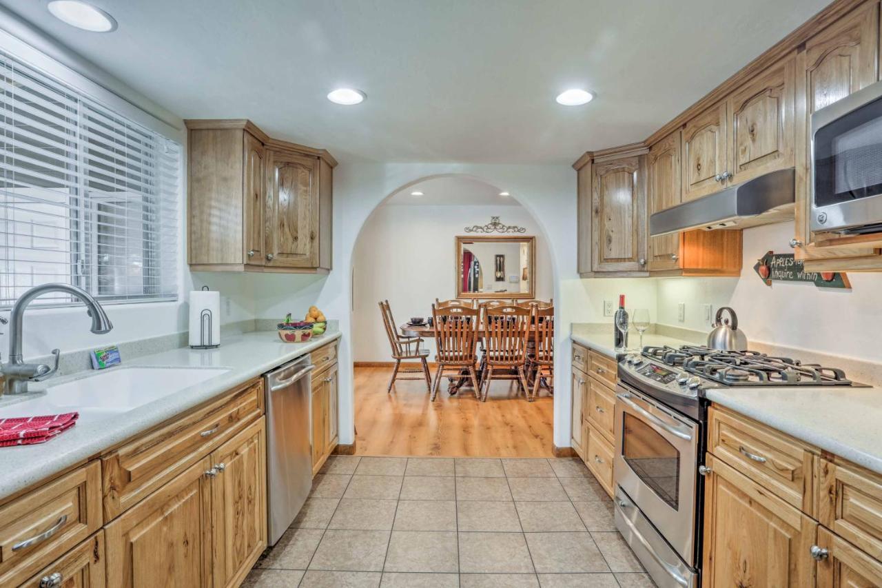 Lakeside Home With Game Room, Yard, Deck And Fireplace Pinetop-Lakeside Εξωτερικό φωτογραφία
